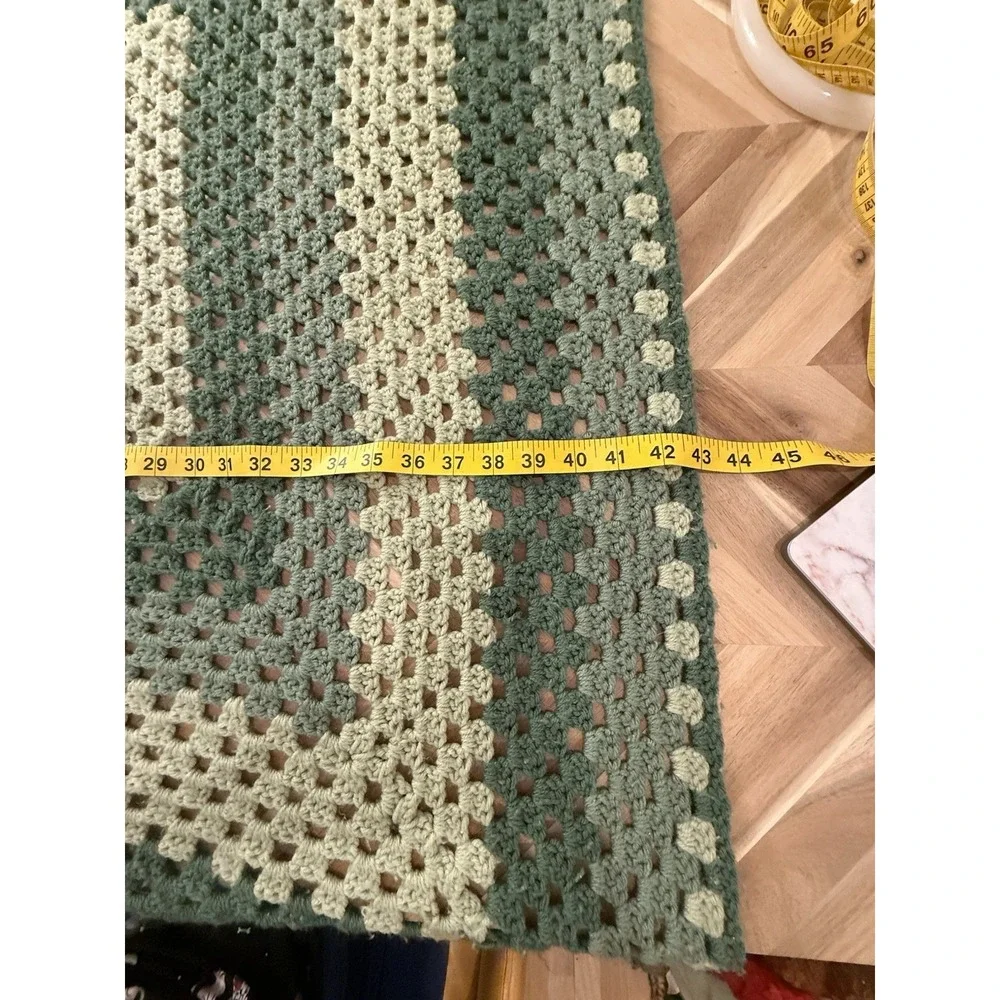 VTG  Hand Knit Crochet Granny 43